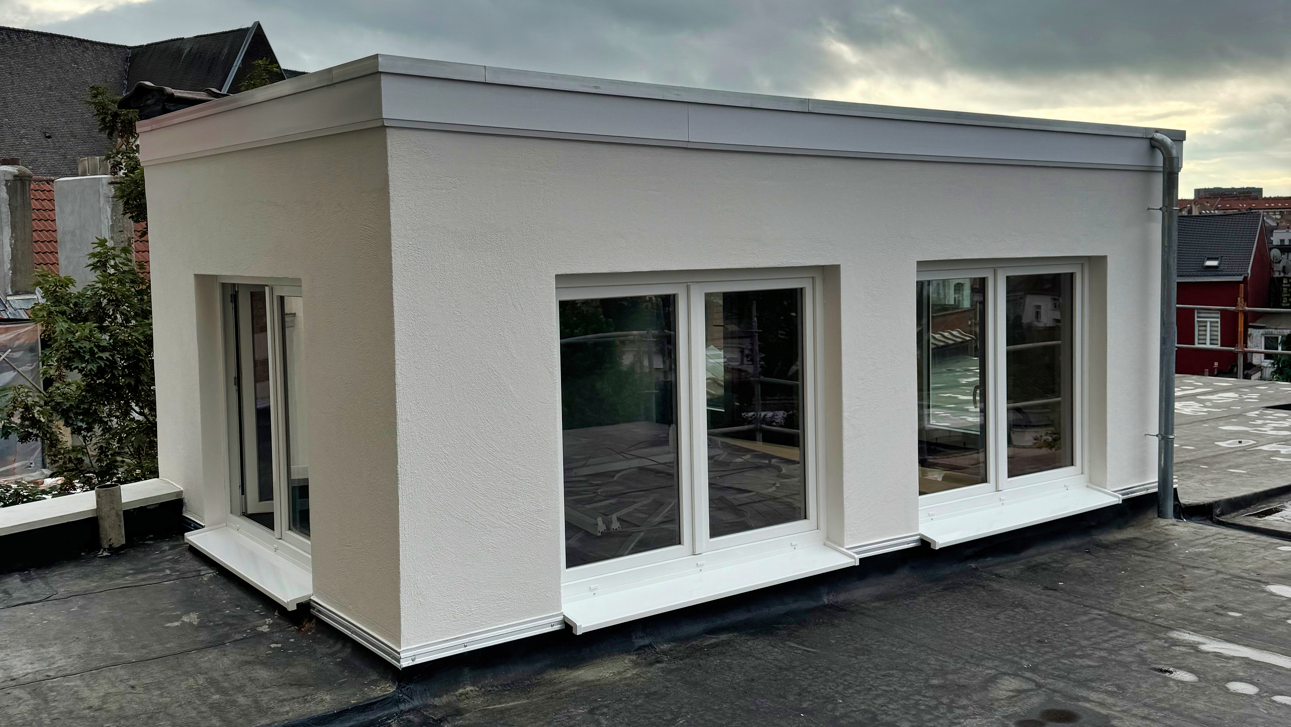 réparation d'une annexe complète, changement de toiture, ravalement de façade et finitions haut de gamme